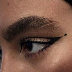 Katniss Everdeen Makeup, Basic Goth Makeup, Katniss Everdeen Hair, Hunger Games Makeup, Games Aesthetic, Witch Makeup, Swag Makeup, Smink Inspiration, Angel Eye