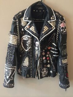 Punk Leather Jacket, Punk Jacket, Gothic Jackets, Studded Leather Jacket, Battle Jacket, Studded Jacket, Looks Black, Punk Outfits, Studded Leather