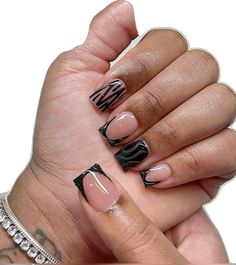 Short Nail Acrylic Square, Short Fall Nail Designs Square, Short Cute Baddie Nails, Short Black Silver Nails, Short Square Nails French Tip Design, Black Tips With Design, Black Short Set Nails, Gel Structure Nails Design, Burgundy Short Square Nails