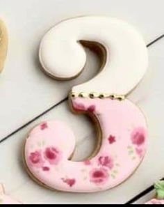 decorated cookies are arranged in the shape of letters s and g on a white table