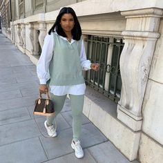 Casual Outfits With Sneakers, Sage Green Outfit, Green Outfit Aesthetic, Women Fall Fashion, Neutral Green, Aesthetic Fall Outfits, Fall Outfits Aesthetic, Women Fall Outfits, Cute Lazy Outfits