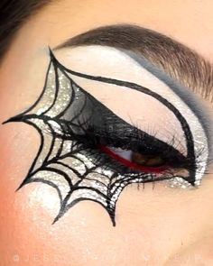 Plus Size Halloween Makeup, Witches Make Up Halloween, Toddler Witch Makeup Halloween, Bat Eye Makeup Halloween, Halloween Eye Shadow Look, Chicken Makeup Halloween, Witch Faces For Halloween, Halloween Inspired Makeup Eye, Halloween Spiderweb Makeup