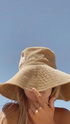 Tropical Girl, Summer Hats Beach, Summer Friends, No Face, Photography Senior Pictures, Summer Photos, Photography Women, Beach Hair, Summer Photography