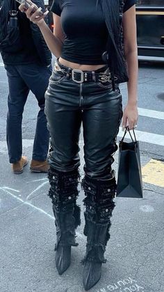 Black boots | leather pants | belt | fashion | trending | black aesthetic | style | Instagram baddie | Looks Party, Swag Outfits, Looks Style, Lookbook Outfits, Black Fits, Fashion Killa