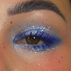 Arcane Makeup Looks, Van Gogh Inspired Makeup, Arcane Inspired Makeup, Eye Makeup Inspo Creative, Blue Creative Makeup, Water Makeup Look, Arcane Makeup, Eras Tour Makeup Ideas, Funky Makeup Looks