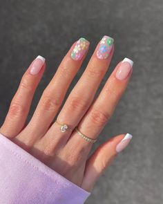 Spring's Palette: Top Nail Colors for March 2024 to Refresh Your Look - divagaze.com Lanzarote Nails, Nail Design Gold, Nails Board, Cute Spring Nails, Nagel Tips, Easy Nails, Daisy Nails, Colorful Nails