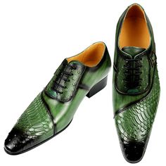 Men's British Carved Oxford Shoes. These British-inspired, fashion-forward oxford shoes boast a striking blend of green and black tones. The intricate carved details and pointed toe design exude sophistication and elegance. With their trendy lace-up closure, these shoes are perfect for formal occasions and office settings. Upper Material: Genuine Leather Pattern Type: Print Outsole Material: Rubber Lining Material: PU Feature: Height Increasing Closure Type: Lace-up *Note Delivery Time: Due to t Black Formal Shoes, Pointed Shoes, Dress Leather, Shoes Trendy, Black Dress Shoes, Nude Shoes, Mary Jane Shoes Womens, Oxford Dress Shoes, Oxford Shoes Men