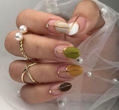 Nails And Rings, Maquillage Yeux Cut Crease, Art Deco Nails, Minimal Nails, Nails 2024, Evergreen Trees, Minimalist Nails, Funky Nails, Fancy Nails