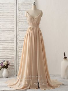 Simple champagne long (madrinha) Beige Floor-length Maxi Dress For Prom, Soft Beige Chiffon Bridesmaid Dresses, Beige Floor-length Dress For Bridesmaid, Flowy A-line Chiffon Bridesmaid Dress, Beige Chiffon Floor-length Dress, Champagne Bridesmaid Dresses, Best Prom Dresses, Modest Bridesmaid Dresses, Bridesmaid Dress Sizes