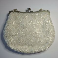 Vintage La Regale White Beaded Purse Evening Bag with gold chain strap hand made. Elegant Evening Bag With Beaded Chain, Elegant Rectangular Bags With Beaded Chain, Wedding Clutch Purse, Wedding Clutch, Clam Shell, Beautiful Handbags, Beaded Purses, Shell Beads, Clutch Purse