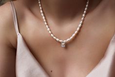 ✨ Luxurious necklace made with freshwater pearls and a sparkling pendant made with zircons from Switzerland ---------------------------- D E S C R I P T I O N ∙ Finish: 925 sterling silver ∙ Length : 41 + 5cm ∙ Pearl : 5mm ∙ Weight : 12.34g For the other necklaces on the first picture (14''-G and 18''-M) ➜ https://creationmegane.etsy.com/listing/812768129 ---------------------------- D E L I V E R Y ✈ Sending your order within 48 hours! Please note that the basic shipping in Canada doesn't inclu Luxurious Necklace, Pearl Choker Necklace, Wedding Jewellery Necklace, Pearl Choker, Necklace Sterling Silver, Wedding Necklace, One Pic, Fresh Water, Freshwater Pearls