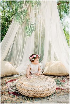 Boho Theme First Birthday Photoshoot, Outdoor Boho Cake Smash, Outdoor Backdrop Ideas Photoshoot, Canopy Photoshoot Ideas, Boho 1st Birthday Pictures, First Birthday Photo Backdrop, Outdoor Cake Smash Girl, Outdoor Backdrop Ideas, Outdoor Backdrop Photoshoot