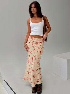 Maxi skirt Floral print, invisible zip fastening Non-stretch material, fully lined 100% polyester Cold gentle machine wash Maxi Skirt Streetwear, Long Skirt Picture Ideas, Colorful Maxi Skirt, Cute Clothes Women, Flower Long Skirt Outfit, Cute Skirts Long, Zip Lining Outfit, Floral Long Skirt Outfit, Low Rise Long Skirt