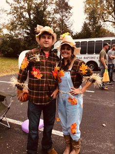 #scarecrow #halloweenideas #diy #trunkortreatideas Scarecrow Costumes, Quidditch Costume, Farmer Costume, Oogie Boogie Costume, Diy Costumes Men, Creative Halloween Costume Ideas, Office Halloween Costumes