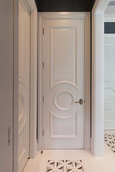 a white door with a circular design on the front and side panels is in an empty room