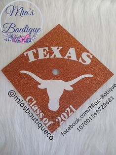 College Theme, College Grad Cap Ideas, Ut Austin, Graduation Cap Toppers, Graduation Cap Designs, Custom Caps, Graduation Cap Decoration, Cap Decorations, Cap Designs