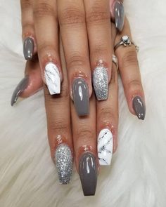 Nail Art On Grey Nail Paint, Grey Short Nail Designs, Short Grey Nails Ideas, Grey Valentine Nails, Cute Grey Nails, Black And Grey Nails Designs, Grey Nails With Design, Nail Designs Grey