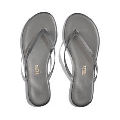 A subtle metallic finish, to enhance your skin's natural glow. MATERIALS Cowhide Leather Upper Cowhide Leather Insole Rubber Outsole Made in Brazil Image and Description from Tkees Leather Flip Flops Womens, Apparel Boutique, Pearl Beach, Flip Flops Style, Leather Flip Flops, Made In Brazil, Natural Glow, Women's Footwear, Flip Flop Sandals