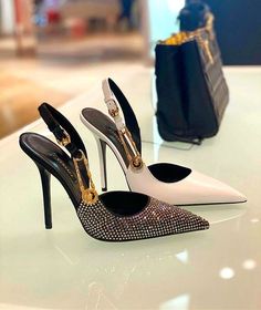 #fashion #stilettos #heelsaddict #shoes #1 #aesthetic #dresstoimpress Luxury Shoes Heels, Stile Blair Waldorf, Grooming Tips