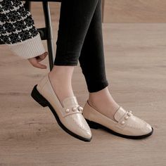 Heel Height: 3cmPlatform Height: 1 cmStyle: Fashion,KoreanOccasion: Casual,Party/Club,Office/Career,DressSeason: Spring,Summer,Fall/Autumn,WinterPackage Contents: 1 x Shoes (Pair)Size Guide:34 = foot length 21.5-22cm (Foot width=8-8.5cm)35 = foot length 22-22.5cm (Foot width=8.5cm)36 = foot length 22.5-23cm (Foot width=8.5-9cm)37 = foot length 23-23.5cm (Foot width=9cm)38 = foot length 23.5-24cm (Foot width=9-9.5cm)39 = foot length 24-24.5cm (Foot width=9.5-10cm)40 = foot length 24.5-25cm (Foot Low Heels Shoes, Low Heel Shoes, Fashion Lady, Casual Flats, Fashion Korean, Office Casual, Heels Shoes, Casual Summer Outfits, Casual Party