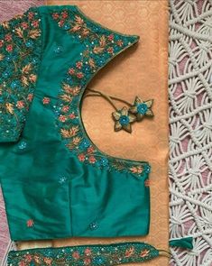 Green Blouse Aari Work Designs, Work Blouse Hand Designs, Latest Maggam Work, Green Blouse Designs, Maggam Designs, Computer Works, Maggam Work Blouse