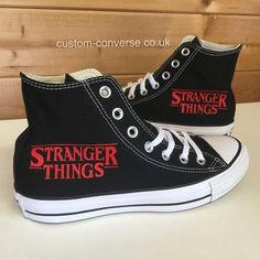 Boty Converse, Stranger Things Merch, Stranger Things Logo, Stranger Things Merchandise, Stranger Things Outfit, Diamond Chains, Stranger Things Girl, Shoes Aesthetic, Converse Trainers