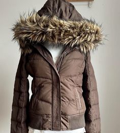 Winter Outfit With Jacket, Y2k Winter Coat, Fur Lined Jacket Outfit, Winter Snow Outfits, Outfits 2000s Style, Amazon Jackets, Fur Puffer Jacket, Bougie Outfits, 2000 Outfits