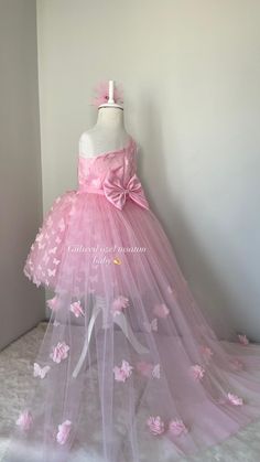 custom handmade dresses for your baby. Made with tulle. It is prepared with a soft cotton lining. It has a zipper on the back, very easy and comfortable to wear. 👉🏻 you can leave a message for more questions 👉🏻 It is a handmade dress that you can measure and customize. Very dense tulle layers are used, very fluffy, personalized color options are available, you can personalize ✈️Delivered to many countries within 1-5 days by express shipping 💝 Pink Bow Dress For Birthday, Pink Dress With Bow For Birthday, Butterfly Embroidered Party Dresses, Pink Birthday Dress With Bow, Pink Butterfly Dress For Summer, Pink Tulle Dress With Bow, Whimsical Party Dress With Bow, Cute Butterfly Dresses For Spring, Pink Tutu Dress With Bow For Birthday