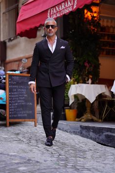 Collection : 2024/2025 spring/summer🔆Product : Tyler Slim Fit Special Designed Double Breasted Black SuitColor: Black Available Size : 46-48-50-52-54-56Material Content: %55 Cotton %45 Polyester Elegant Wedding Suit, Grooms And Groomsmen, Black Men Suits, Refined Aesthetic, Suits Clothing, Wedding Suit, Loafer Sneakers, Black Suit