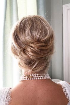 Messy chignon http://eroticwadewisdom.tumblr.com/post/157383460317/be-elegant-and-beautiful-with-fine-short-haircuts Messy Chignon, Chignon Wedding, Haircut Styles For Women, Wedding Hair Up, Short Haircut Styles, Elegant Wedding Hair, Hairstyle Inspiration