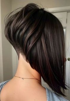 Extreme Angled Bob, Asymmetrical Bob Back View, Inverted Bob Hairstyles With Undercut, Extreme Bob Haircut, Long In The Front Short In The Back Hair, Extreme Inverted Bob, Undercut Inverted Bob, Inverted Bob With Undercut, Bob 2024