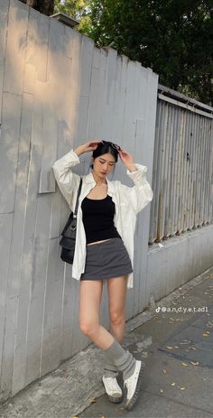 Summer Asian Fashion, Summer Outfit Asian, Acubi Summer Fit, Tokyo Summer Fashion, Y2k Car Interior, Uzzlang Outfits, Doodles Y2k, Y2k Drawings Easy, Party Outfit Y2k