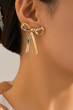 Luxury Heart Earrings For Valentine's Day Formal, Party Bow Earrings In Metal, Trendy Bow Drop Earrings, Chic Butterfly Knot Earrings For Party, Trendy Bow Earrings For Party, Trendy Party Earrings With Bow, Trendy Butterfly Knot Jewelry For Party, Trendy Party Jewelry With Decorative Bow, Bow Pearl Earrings