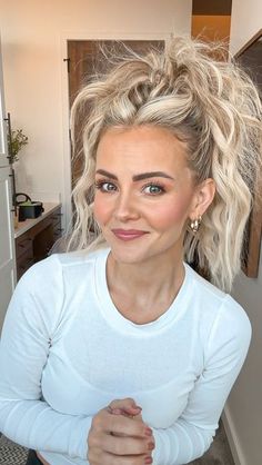 Cute Hair Up Ideas, Messy Upstyles For Medium Hair, Sassy Updo Hairstyles, Rocker Ponytail, Simple Updos For Long Hair Casual, Harmony Beus Hair, Middle Part Ponytail Hairstyles, Trendy Medium Length Hair Styles, Concert Updo Hairstyles