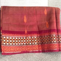 Beautiful New Never Worn South Indian Cotton Silk Saree. Border Has A Beautiful Gold Thread Patterns. Border And The Bottom Are Stitched. Comes With A Nice Maroon Unstitched Standard Size Blouse Piece. Beautiful Piece For Diwali. Maroon Saree, Cotton Silk Saree, Saree Border, Gold Thread, Indian Cotton, Gold Threads, Blouse Piece, Cotton Silk, Silk Saree