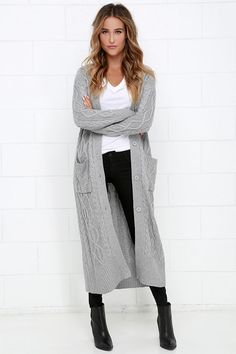 At Great Length Grey Long Cardigan Sweaterat Lulus.com! Long Cable Knit Cardigan, Very Short Dress, Knit Sweater Coat, Maxi Cardigan, Cardigan Sweater Coat, Mode Casual, Cardigan Outfits, Long Sweaters Cardigan, Cute Fall Outfits