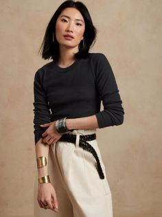 RIBBED CREW-NECK T-SHIRT Comment below if you scored & share with a friend!! 👉#ad #dealoftheday #commissionsearned Ribbed T Shirt, Personal Branding Photoshoot, Spring Capsule Wardrobe, Branding Photoshoot, Black Rib, Petite Size, Capsule Wardrobe, Banana Republic, Neck T Shirt