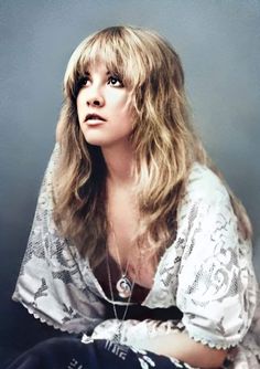 70s Feathered Hair Long, Stevie Nicks Hair 70s, 1970s Shag Haircut For Women, Stevie Nicks Hair Inspiration, Stevie Nicks Haircut, Rockstar Haircuts Women, 70s Inspired Hair, Style Manifestation, Dream Haircut