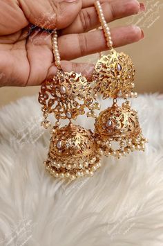 Pearl Bridal Jewelry Sets, Tanishq Jewellery, Unique Gold Jewelry Designs, Chocolate Dishes, Fancy Jewelry Necklace, Bridal Jewelry Vintage, Pretty Jewelry Necklaces, Bridal Jewellery Design