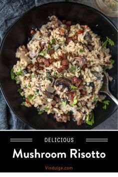 Mushroom risotto in a black bowl with bacon and parsley. Best Mushroom Risotto, Classic Risotto, Bbq Dinner Recipes, Bbq Dinner Party, Smoked Sausage Recipes, How To Make Risotto, Mushroom Risotto Recipes, Bbq Recipes Grill