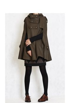 want one of these capes Dieselpunk Clothes, Modern Victorian Clothes, Modern Fantasy Clothing, Mantel Cape, Modern Victorian, Hooded Cape, Hoodie Coat, Cape Coat, Winter Hoodies