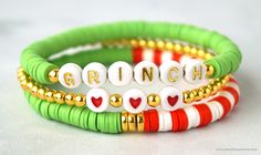 Heishi Bracelet Ideas Christmas, Grinch Clay Bead Bracelets, Grinch Bracelet Ideas, Holiday Clay Bead Bracelets, Clay Bead Bracelet Ideas Christmas, Christmas Clay Bead Bracelets, Christmas Bracelet Ideas, Christmas Jewelry Ideas, Christmas Jewelry Diy