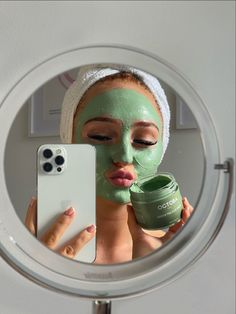 Best Homemade Face Mask, Green Branding, Cute Beach Pictures, Green Skincare, Anti Aging Skincare Routine, Glowing Skin Mask, Beauty Mask, Pretty Skin, Homemade Face