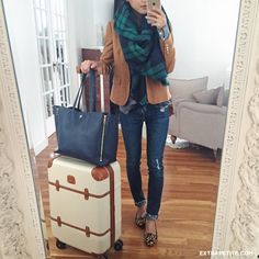 Casual + comfortable travel outfit - skinny jeans, neutral blazer, plaid blanket scarf, navy tote, carry on luggage, leopard flats Fall Travel Outfit, Winter Travel Outfit, Mode Tips, Scarf Outfit, Blanket Scarf, Airport Outfit, Petite Fashion, Looks Style, Mode Inspiration