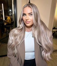 Frosted Blonde Hair, Bright Ash Blonde, Cool Beige Blonde Hair, Warm Platinum Blonde Hair, Dimensional Platinum Blonde, Hair Colors For Green Eyes, Ice Blonde Balayage, Dark Roots Blonde Hair Balayage, Blone Hair