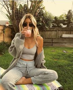 Model Pose, Lounge Outfit, Normal Clothes, Classy Fashion, Cute Comfy Outfits, Cozy Outfit, Accessories Fashion, Mode Inspiration, Outfits Casuales