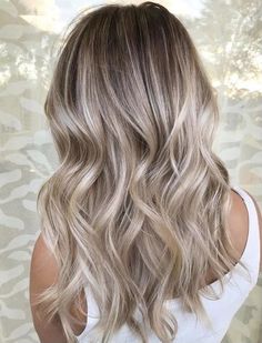 10 Major Winter Hair Colors, Ashy Blonde Hair, Winter Blonde Hair, Ashy Hair, Winter Hair Colors, Ash Blonde Hair Colour, Ombre Blond, Warm Scarves, Ashy Blonde