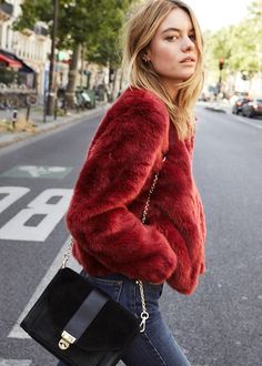 Faux fur coat Folk Photography, Red Fur Coat, Sukienki Maksi, Boho Mode, Red Fur, Winter Mode