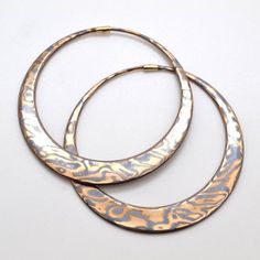 These mokume hoops measure 1 1/2" in diameter and feature an integrated torque style closure system which offers security with a clean, minimal design.These unique earrings are hand forged entirely of custom made, fine quality solid mokume of yellow gold and oxidized sterling silver. Also known as my oxidized Spark Palette.Available in other sizes.We care about customer service and would like to hear from you! Please contact us to help create your treasured item, we take your concerns and reques Oxidized Silver Earrings, Large Stud Earrings, Mokume Gane, Custom Wedding Rings, Large Hoop Earrings, Small Rings, Oxidized Silver, Everyday Earrings, Oxidized Sterling Silver