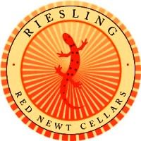 the logo for red new cellars with a gecko on it's back